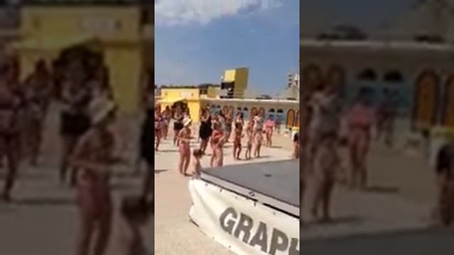 Пляжные танцы Алисы смотреть онлайн