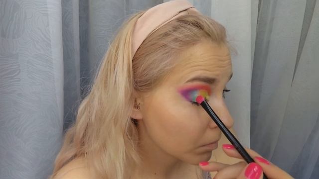 ЯРКИЙ РАЗНОЦВЕТНЫЙ МАКИЯЖ ПАЛЕТКАМИ ABH NORVINA COLLECTION смотреть онлайн
