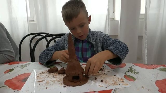 Лепка из глины в художественной школе-студии "Орнамент" смотреть онлайн