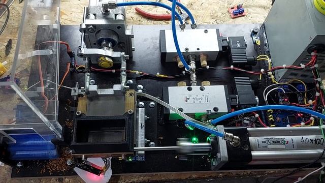 Коротенькое видео. Разогнал нашу сигаретную машинку до 3300 в час. Полный обзор на днях. смотреть онлайн