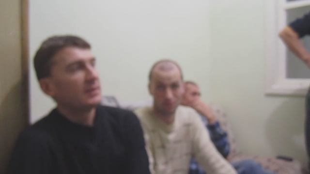 Боятся уронить больного на узкой лестнице в больнице Бердска смотреть онлайн