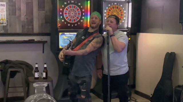 Live @ Fools with Billy Mac Singin lead on some Chris Daughtry!! смотреть онлайн