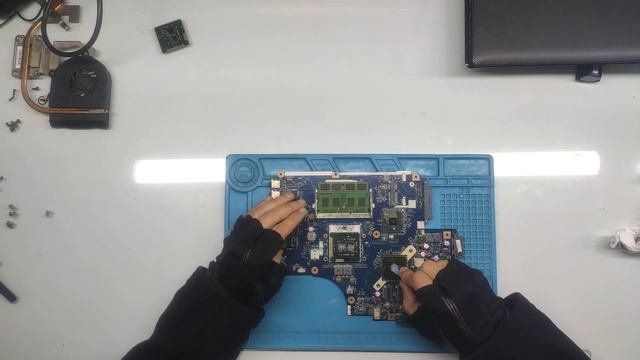 Acer Aspire 5742G Disassembly / CPU Upgrade смотреть онлайн