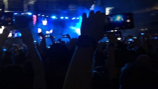 METALLICA поёт группу крови на рукаве