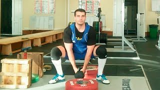 Приседания с весом между ног: техника выполнения смотреть онлайн