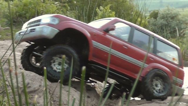 80 Series Land Cruiser Finds a Fellow Amphibian! | RC Run | Axial | SSD смотреть онлайн