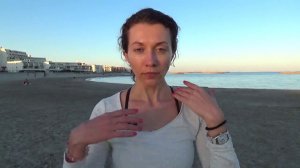 Йога для омоложения лица - Упражнение для плечей