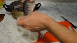 Как жарить рыбу в МАНКЕ. НЕРЕАЛЬНО ХРУСТЯЩАЯ жареная рыба БЕЗ КОСТОЧЕК!