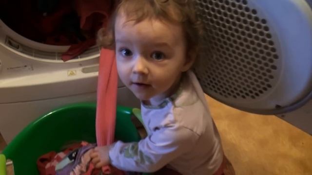 А я маме помогаю! (I am helping my mom! 1.9j) смотреть онлайн