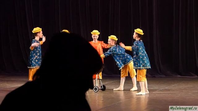 "Китайская кухня" (музыка из балета П. И. Чайковского "Щелкунчик" - "Китайский танец") смотреть онлайн