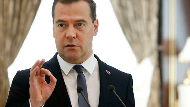 Medvedev Cameron'a Sözlerine Dikkat Etmesini Tavsiye Etti.
