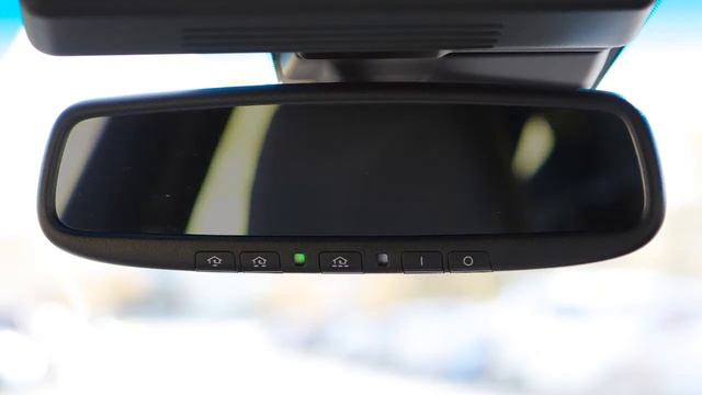 2022 INFINITI QX80 - Automatic Anti-Glare Rearview Mirror (if so equipped) смотреть онлайн