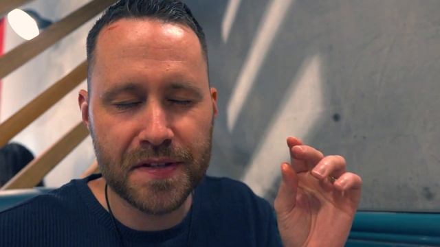 Jollibee UK vs PH - which is better? I FINALLY went to JOLLIBEE LONDON!! смотреть онлайн