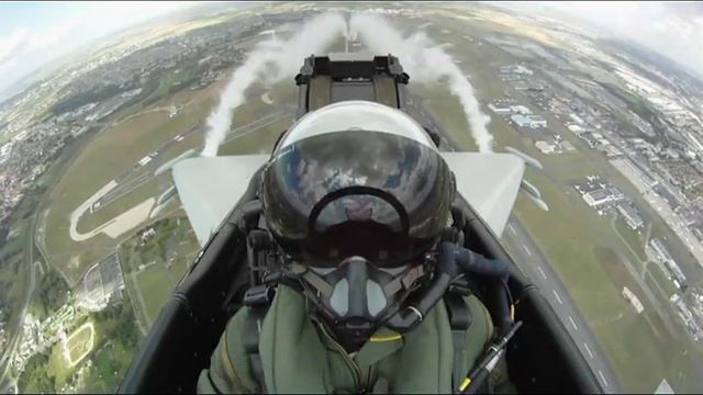 Eurofighter Typhoon - Unique cockpit footage смотреть онлайн