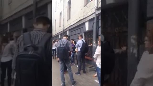 Очередь за талончиком на получение биометрического паспорта. смотреть онлайн