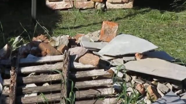 Гнезда птиц у меня во дворе. Обыкновенная каменка. смотреть онлайн