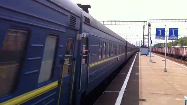 Электровоз ЧС7-229 с поездом Хмельницкий - Киев - Москва смотреть онлайн