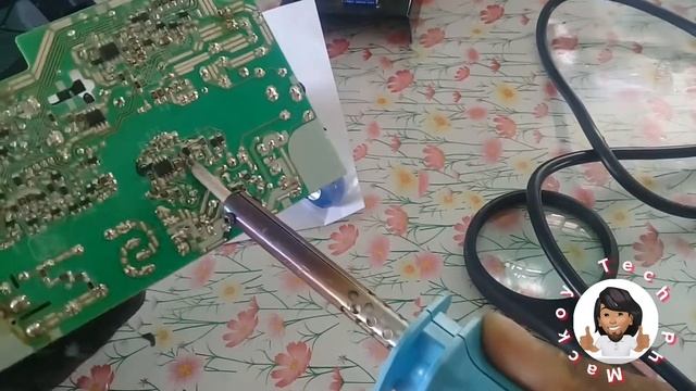 CONVERTED DEWALT DCB-112 BATTERY CHARGER 110v to 220v смотреть онлайн