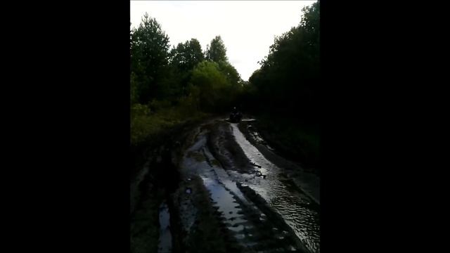 Мокрая покатушка на мотороллере Муравей