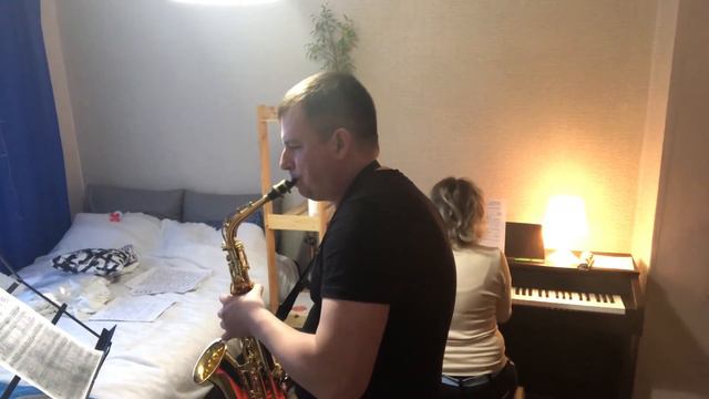 Yesterday на саксофоне альт и пианино смотреть онлайн