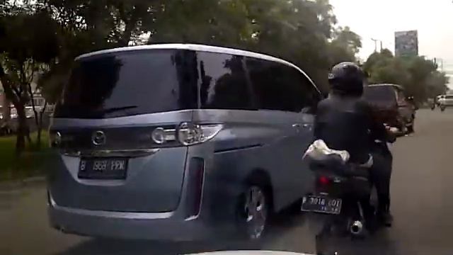 Mobil Mazda Biante смотреть онлайн