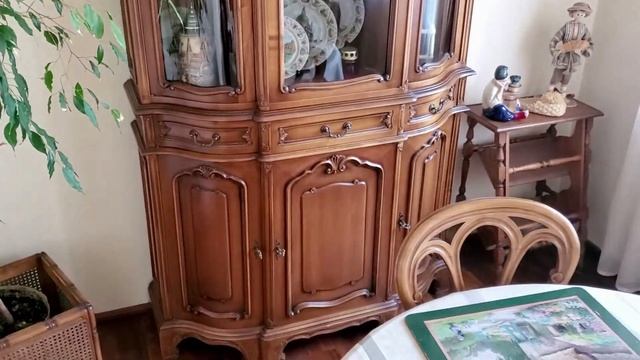 Витрина малая из массива смотреть онлайн