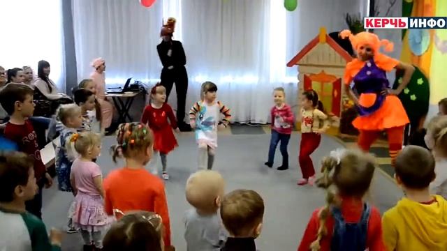 Студия «Ваш праздник» подарила море радости и веселья маленьким керчанам смотреть онлайн