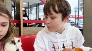 Катя копирует Макса 24 часа