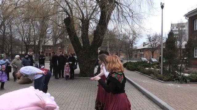 Жители Донецка встретили Масленицу смотреть онлайн