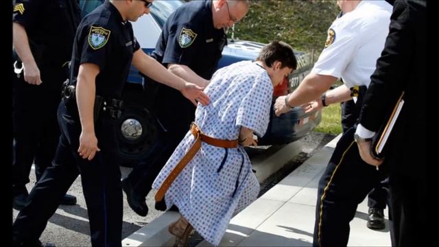 Более 20 человек получили ножевые ранения в американской школе More Than 20 People Were Stabbed In