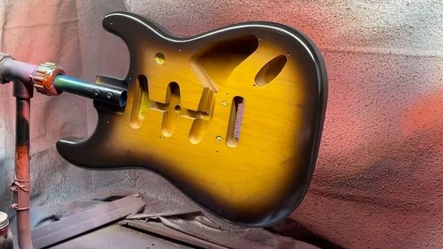 Spraying 3-Tone Sunburst on a Strat смотреть онлайн