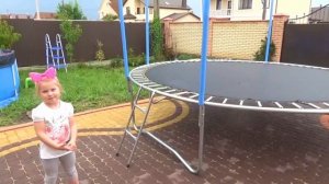 ОГРОМНЫЙ БАТУТ у нас ДОМА / Распаковка и обзор БАТУТА for kids / БАТУТ для ДЕТЕЙ