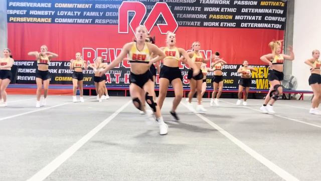 Day in My Life | Workout, 9 to 5, cheer practice, packing for NYC смотреть онлайн