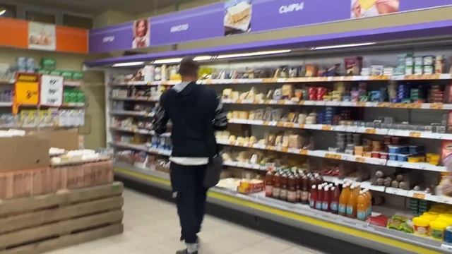 ОХРАННИК КИДАЕТСЯ НА КАМЕРУ / ИСПУГАЛСЯ ПЕРЦОВОГО БАЛОНЧИКА / ПОСТАВИЛ НА МЕСТО БОРЗОГО ОХРАННИКА смотреть онлайн