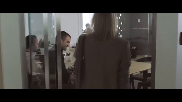 OMNICHARGE - УМНЫЙ И КОМПАКТНЫЙ ПОРТАТИВНЫЙ АККУМУЛЯТОР. NEXT IDEA смотреть онлайн