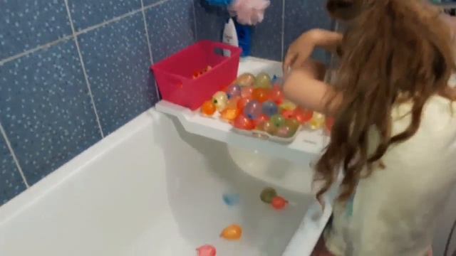 ЧЕМ ЗАНЯТЬ РЕБЕНКА #2 ВОДЯНЫЕ ШАРЫ смотреть онлайн