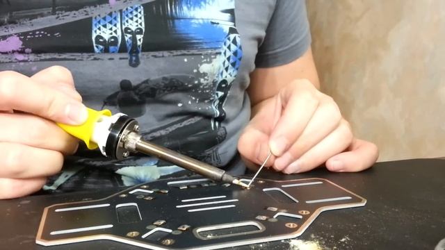 Сборка квадрокоптера своими руками на раме DJI F450 E300 + Naza M Lite + GPS  1/6