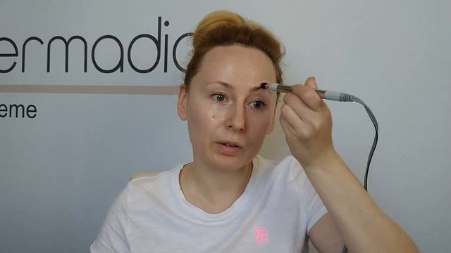 Техника с MESOFORM PRO чтобы убрать отеки под глазами, укрепить веки и разгладить морщины на лбу. смотреть онлайн