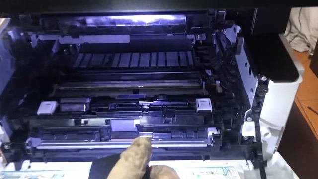 Как достать картридж из принтера Kyocera Ecosys M2040 dn Replacе Toner Cartridge . смотреть онлайн