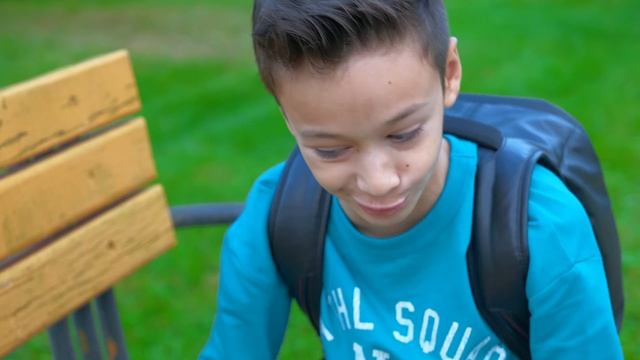 Дети ПОСПОРИЛИ Кто КРУЧЕ Играет в Дикие Скричеры!