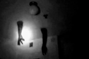 Real demons caught on tape. Руки из потолка!
