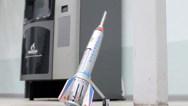 Запуск ракеты в офисе!