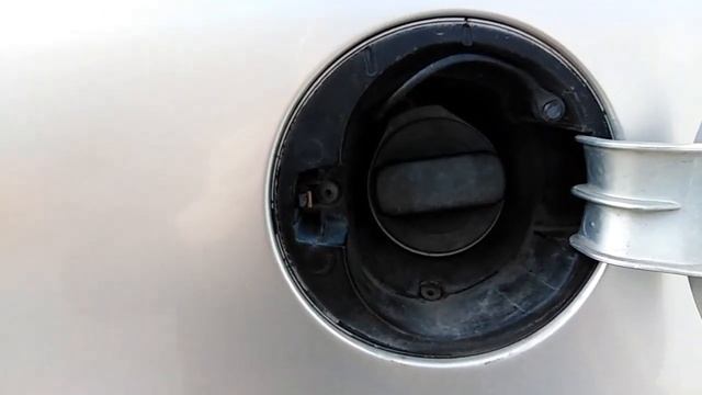 Как снять лючек бензобака VW PASSAT B5+