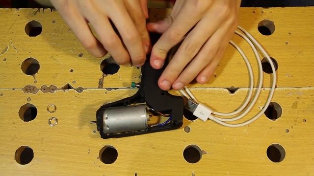 МИНИДРЕЛЬ ИЗ КЛЕЕВОГО ПИСТОЛЕТА смотреть онлайн