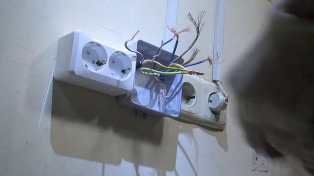 Ремонт "сгоревшей" розетки. смотреть онлайн