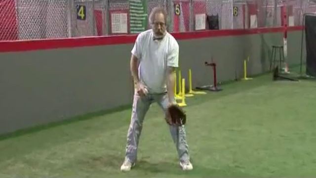 Baseball Tips : Baseball Tips: Fielding Ground Balls смотреть онлайн