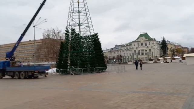 16.11.2023 г Центральная площадь Ленина город Орел/ Город готовится к Новому году/   Главная елка