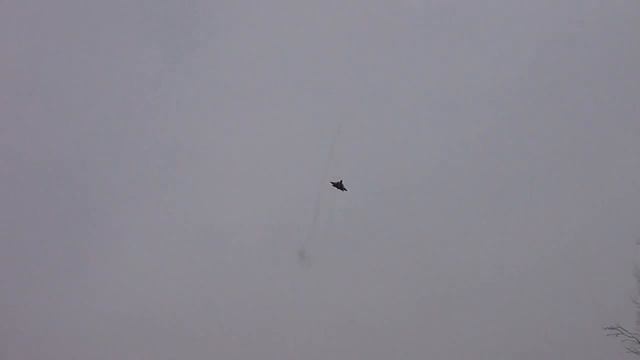 Авиамодель летит с новогодней петардой и пускает огни! Радиоуправляемая авиамодель своими руками! смотреть онлайн