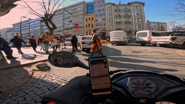 İstanbul'da Hayatta Kalma!!! 🏕 Kamp Yapmak için Doğru Yer? Kamp Günlükleri #2 #motovlog #kamp смотреть онлайн