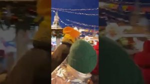 Анна Нетребко на прогулке в Москве